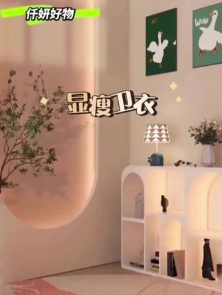 QUPENGME闪亮金聪工艺短袖圆领白色T恤休闲夏季设计师时尚款#圆领T恤 #谁穿谁好看 #短袖T恤 #潮牌短袖t恤推荐 #短袖潮牌t恤 @DOU+小助手