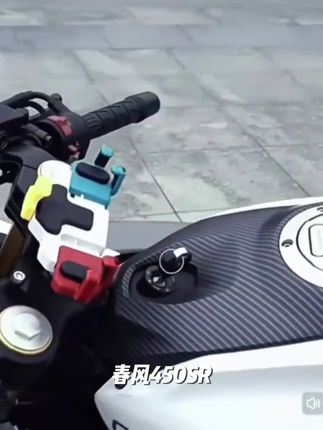 五匹手机支架春风450SR摩托车可旋转减震导航防震防抖春风配件#谎言和欺骗 #女人必须要经济独立 #孤独文案 #不打扰对方的走心句子