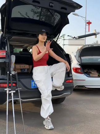 防身!男女必备,多功能一棍多用,登山杖,破窗器,应急防身,伸缩自如,携带方便,不占地方。#三节棍 #防身棍 #车载破窗器 #户外必备