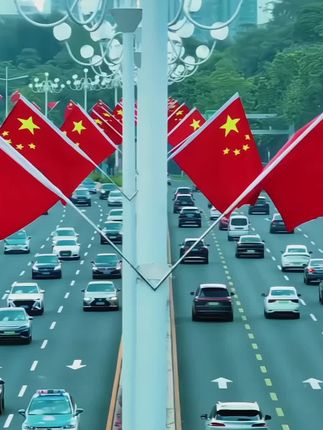 如果信仰有颜色,那一定是中国红!#喜迎国庆 #普天同庆 #国庆 #五星红旗迎风飘扬 #五星红旗🇨🇳