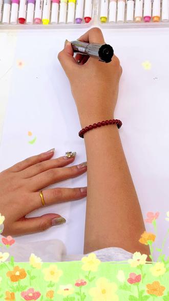 把 “春”字画成花💐春天创意美术太治愈啦✨ 用画笔把 “春” 字种满鲜花和风筝🌼
每一笔都是春天的气息~
适合带娃一起玩的创意美术,简单又好看!
#创意美术 #简笔画 #天津美术 #少儿美术 #春天简笔画