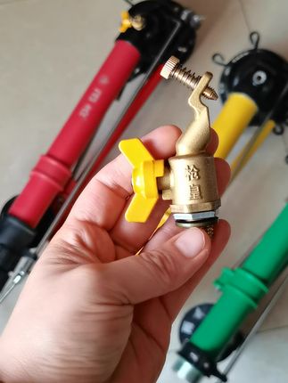 #浇地神器 #农业灌溉 #抗旱 #小喷嘴 #小铜喷嘴