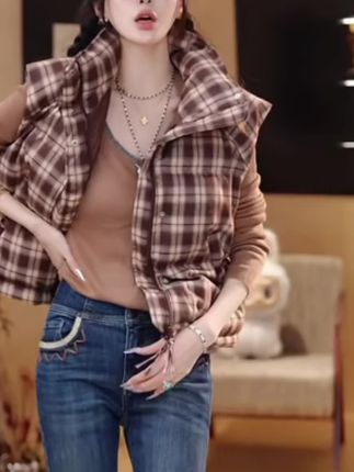 #格子马甲 #羽绒马甲穿搭 #格子控看过来 #保暖又好看 #不费力时髦