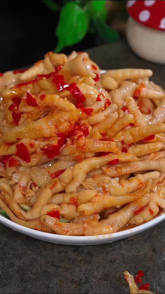 口水娃家的无骨柠檬鸡爪真的绝了,脆脆爽爽,酸酸辣辣,超级好吃#口水娃 #口水娃脱骨鸡爪 #酸酸辣辣#吃货必备