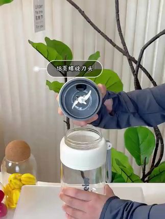 麦可酷便携式榨汁杯,家用充电超方便,榨水果就选它! #家用榨汁杯 #充电榨汁杯 #多功能榨汁 #家用榨汁机 #榨水果神器