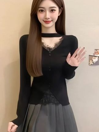 挂脖V领针织衫 #早秋穿搭显贵法则#轻松摆脱路人感的韩系穿搭#小个子女生秋冬就这样穿 #早秋各式各样的平价上衣分享 #早秋黑白灰穿搭测评