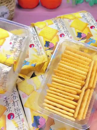 茶颜悦色海盐苏打饼干,太好吃了#零食 #休闲零食 #这也太好吃了 #网红零食推荐