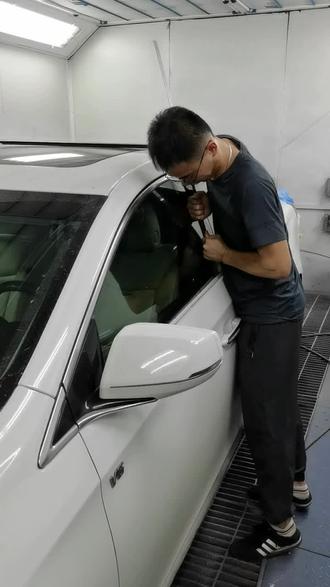 #凯迪拉克 #凯迪拉克XTS 凯迪拉克钥匙锁在车内,关注候哥三秒教你怎么开锁#泉州凯迪拉克专修 #泉州凯迪拉克改装