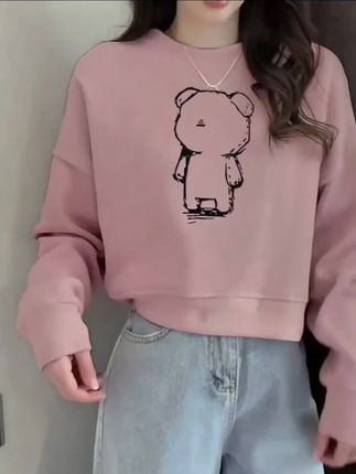 💖 软萌少女心!粉色小熊短款卫衣+牛仔裤,减龄又舒适,日常出街超可爱~ #软萌穿搭 #粉色卫衣 #小熊图案 #减龄舒适 #日常出街