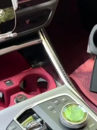 原车水杯位置容易沾灰和划痕时间久了很难清理安装宝马水杯垫保护内饰好打理#宝马#汽车好物 #汽车用品#水杯垫 #车载好物出行必备