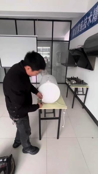 热水器拆解 内部结构#美的厨热服务#局部改造精琢新境#贴心管家至臻陪胖#声小美生活更美#美的全屋智能