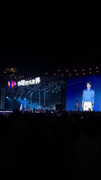 梓渝来西安丝路欢乐世界了,你有没有遗憾!@陕旅集团 @陕旅嗨GO @丝路欢乐世界 #西安有自己的迪士尼#西安一秒出国#丝路欢乐世界 #梓渝西安丝路欢乐世界