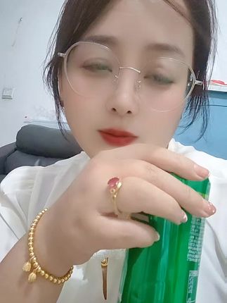 人生没有完美，幸福没有满分，时光静好，不假想，不期望，永远微笑向暖，美好的，留在心底，遗憾的，随风散去。