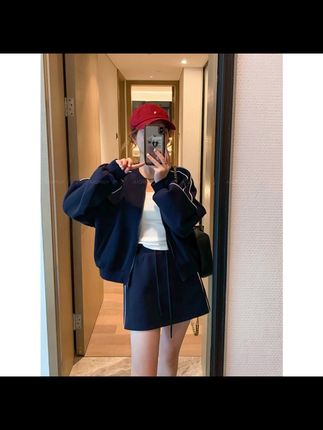 春秋爆款!女款休闲运动套装,显高洋气又减龄! #女套装推荐 #休闲运动装 #春秋夹克短裙 #洋气外套 #休闲卫衣套装