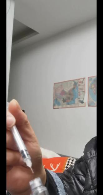 替尔第四针,跟抖音大神们学的,用注射器抽出最后的药水,真的还抽出一针管,还真得不少,这一管跟第四针一起打哒,真是一滴都不浪费啊#替尔 #替尔泊肽 #减肥逆袭 #减肥