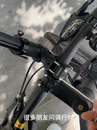 骑行路上 记录美好瞬间 这款可伸缩手机支架 适配山地车公路车 直播自拍两不误 助你畅享骑行乐趣 #自拍杆 #骑行