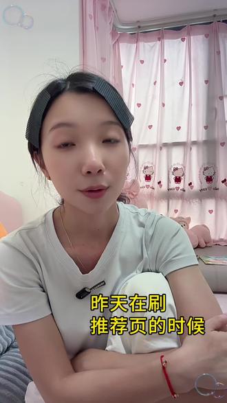 名字取得好,粉丝少不了。自媒体第一步,名字奠定基础! 你的名字起好了吗?
我们常常在研究:
怎么涨粉。
怎么上热门。
怎么做爆款。
却忽略了最基础的问题。
如果别人想推荐你。
他能不能说出你的名字?
如果别人想搜索你。
他能不能记住你的名字?
如果别人刷到你第二次。
能不能立刻认出你?
这些都和账号名字有关。
#推荐页#短视频创业 #自媒体干货 #新手做抖音 #个人ip