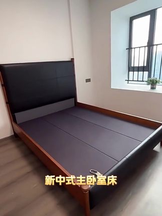 新中式主卧室床。用的是进口的白腊木,搭配环保油漆工艺,让你用 的放心。采用传统的榫卯结构,确保了其稳定性和耐久性,让你的睡眠更加安稳。同时它还支持定制圆润的设计与细腻的纹理,满足你的个性化需求。无论是自己用还是送亲友都是不错的选择哦!喜欢的话就赶紧下单吧!#新中式主卧室床 #1米8双人床 #北美黑胡桃实木床 #新中式主卧床推荐 工厂直销,生产厂家批发。