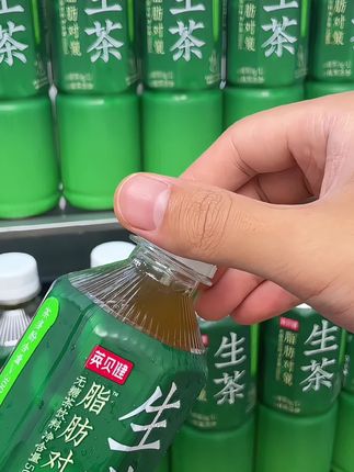 自从发现了它,我再也不喝奶茶了,真的没想到生茶会这么好喝。就是这个英贝健家的清爽生茶,精选雨前嫩芽尖,茶香清新自然,每一口都能感受到绿茶的清香,口感清爽甘甜,还是零糖的,好喝还没负担,管理期的姐妹也可以放心喝。#夏日特饮 #好喝不贵 #我超好喝 #英贝健生茶 #无糖饮料