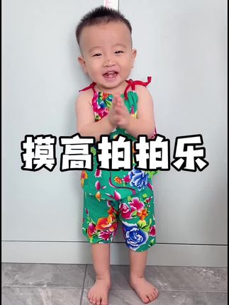 刚一岁的的兔宝宝,自从给安排了这个摸高拍拍乐,电视都看的少了,每天有空就去拍一会,大运动和身体拉伸一步到位#运动长高#摸高器