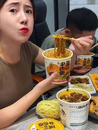 这个襄阳牛肉面太正宗了吧!爽滑的 面条吸满了牛肉汤,再配上...展开上热门