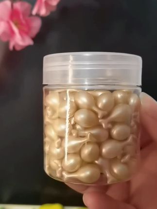 想要肌肤焕发光彩?富勒烯羊胎素精华液来助力!它萃取多种优质成分,能给肌肤多重保湿,帮助抚纹抗皱,让肌肤水润有活力。使用很方便,洁面后取一粒,轻拍按摩至吸收就行。小小一粒,为你的肌肤年轻态添砖加瓦~#每日分享 #好物推荐🔥 #护肤分享 #创作者扶持计划 #抖音推荐好物