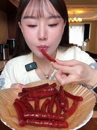 广式风味迷你小香肠蜜汁香辣腊肠开袋即食追剧必备宿舍小零食#迷你小香肠#广式迷你小香肠