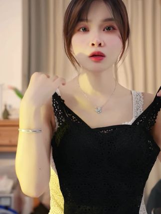 万络媞不用再穿内衣的美背背心! #早秋秀场抄作业告别路人感 #辣妹ootd穿搭攻略 #辣妹穿搭大赏 #美背穿搭 #吊带背心 @DOU+上热门 @DOU+小助手 @抖加🔥上热门🔥dou+🔥热点宝