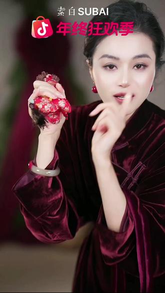 素白【五花马】马年国风立体刺绣香囊802903#虹运开年定制你的贺年mv #穿着得体是一种生活态度 #抖音发现生活之美 #晒出最美旗袍装 #心愿马上凌