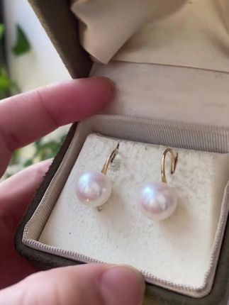 秋冬百搭的珍珠耳钩925银,真的太太太好看了 #汀白珍珠旗舰店 #汀白高跟鞋珍珠耳环 #汀白高跟鞋珍珠耳钉 #汀白高跟鞋珍珠耳钩 #汀白大点位珍珠耳钩