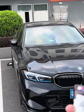 宝马的锁车鸣笛和自动关窗都被隐藏了,只需要一个新款的obd模块,就可以实现了#宝马自动升窗 #宝马锁车提示音 #宝马锁车鸣笛 #宝马迎宾座椅 #宝马隐藏功能