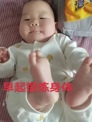 我晒不起车 晒不起房 但能天天晒我的娃 生活虽苦 有你就超甜呀#ི࿆记录人类幼崽成长记 #小奶娃 #记录真实生活