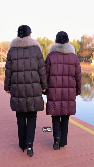 在萱草花盛开的季节,希望妈妈可以忘却所有烦恼#羽绒服 #妈妈冬装