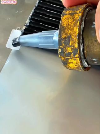 家里各种收缩缝开裂漏水,就用这款高弹抗裂的#防水密封胶,开盖直接用,轻松修补裂缝漏水处!#防水补漏#裂缝漏水