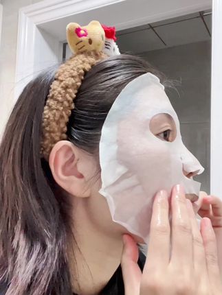 补水效果嘎嘎好的eiio水光面膜,性价比又高,姐妹们快安排起来~#护肤好物 #护肤分享 #好皮肤养出来 #面膜 #强烈推荐