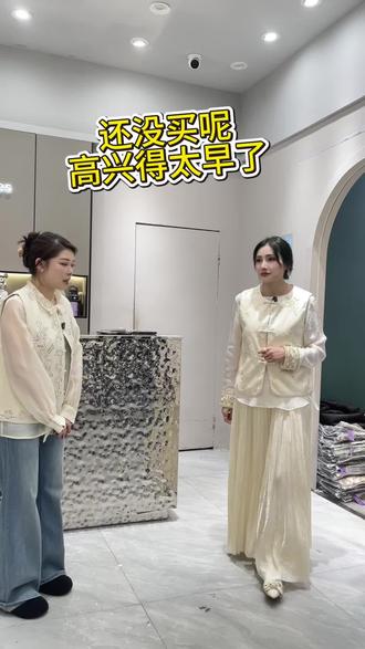 我不听我不听我不听,你说什么我都不听。#高级感穿搭 #品质女装 #服装人拍段子 #汉正街的服装人 #服装搭配女装