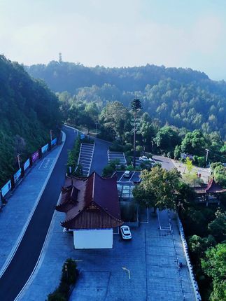 一山一水一风景,一诗一画一境界;不与日月争长短,只与山水共清欢!#感受大自然的气息和美景 #行走山水间 #云雾缭绕人间仙境 #原创视频 #风光摄影