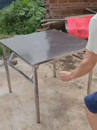 折叠不锈钢桌有了它再也不用木头做的桌子了#不锈钢制品 #新款不锈钢桌子 #不锈钢餐桌 #不锈钢折叠桌 #便携折叠桌