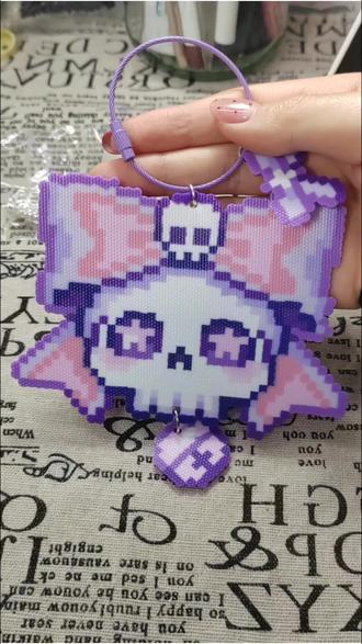 骷髅头拼豆
直接搞了一个从烫到制作的过程嘿嘿,做完之后发现用链条去串连应该也不错😊#拼豆 #骷髅 #拼豆豆diy #创作者中心 #创作灵感