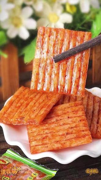 香辣条 嘴巴香辣条亲嘴片8090后童年儿时怀旧辣条零食小吃毛劲松#香辣条 #零食测评 #美食 #8090后 #网红零食