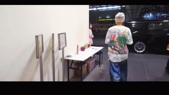 这个时候我正在前广场签大旗 五巡见#鹿晗#纪录片 #鹿晗穿越四季来见你 #鹿晗四巡