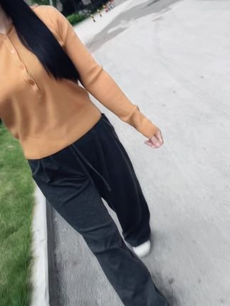 #时尚街拍穿搭 #服装人 #原相机走拍 #穿搭 #小个子女生