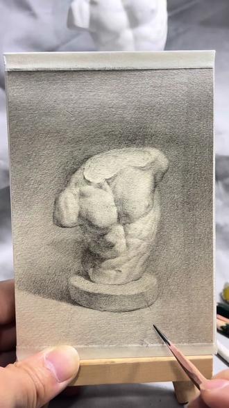 以前总喜欢把东西放大画,缩小后更好玩#迷你世界 #微型#素描#美术艺考