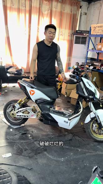 #电摩升级 #电改日常 #高性能电摩 #雅迪x5 #二手雅迪
期待整备完成的样子,看看这两车那个老铁会拥有它