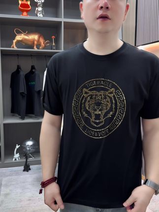 #欧货男装 #奢潮穿搭 #谁穿谁好看 #夏季穿搭 #男士短袖t恤