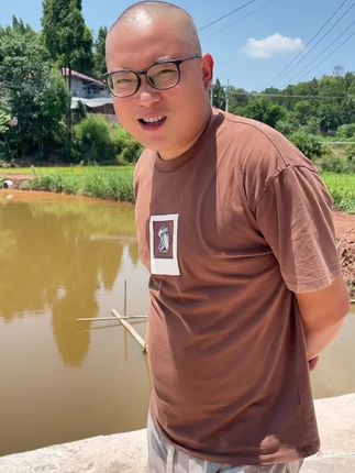 现在不一样了!#搞笑 #下酒菜 #猪拱嘴