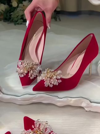 #婚鞋 红色真的是巨显白的啊,穿上一整个亮点 #婚鞋 #高跟鞋