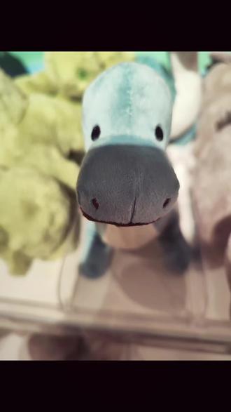 为什么意大利的蜗牛吃披萨的时候 会呼叫北极熊来弹吉他?因为薯条把厨房的汉堡变成收音机,正给隔壁邻居的地毯直播。昨天的天气预报时,就导致洗衣机按牛顿定律马桶喝交杯酒,误把楼下车库的北极熊当做三轮#逻辑鬼才 #逻辑 #超级大脑 #抽象#逻辑怪