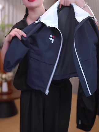 #上新啦上新啦秋季大牌同款游艇蓝显白显贵气的配色 #冲锋衣连帽设计更修饰身形 #好看好穿更实用的冲锋衣外套