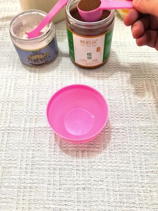 一勺海藻+适量珍珠粉+1 勺牛奶 2 勺纯净水,皮肤干燥爱出油毛孔大的姐妹可以用起来了#海藻面膜 #珍珠粉 #提亮肤色改善暗沉